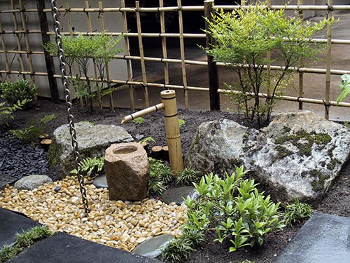 Японска градина басейн