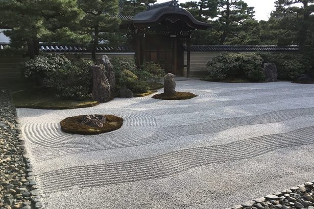 japanese-garden-raked-gravel-03_10 Японски градина гребло чакъл