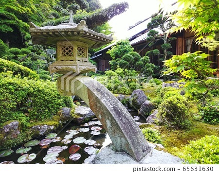 small-japanese-garden-pond-25_15 Малко японско градинско езерце