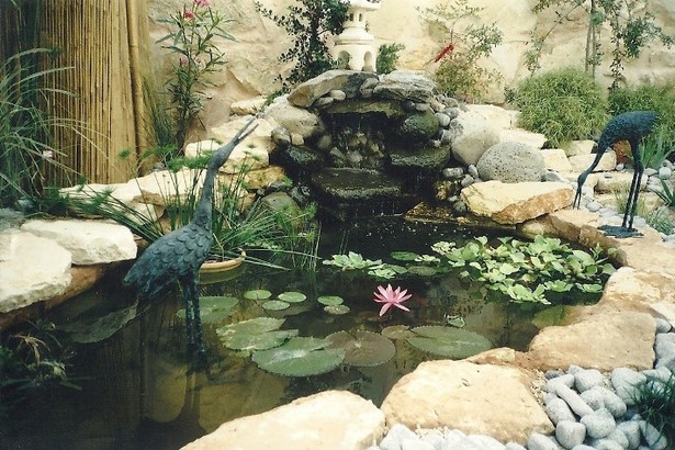 small-japanese-garden-pond-25_6 Малко японско градинско езерце