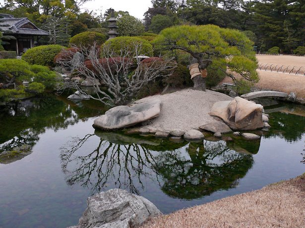 small-japanese-garden-pond-25_8 Малко японско градинско езерце