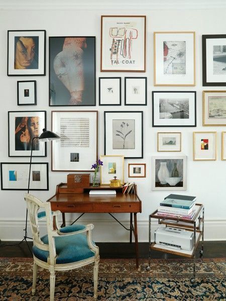 wall-with-lots-of-picture-frames-72_8 Стена с много рамки за картини
