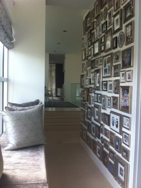 Стена с много снимки