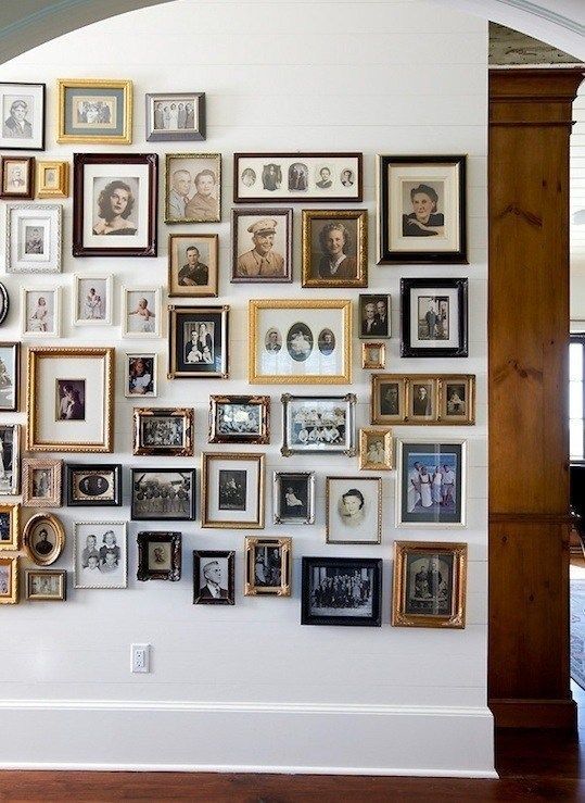 ways-to-display-family-photos-on-wall-43_3 Начини за показване на семейни снимки на стената