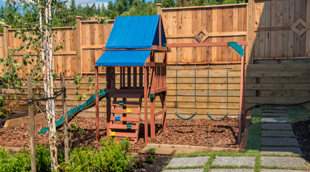 backyard-with-playground-landscaping-62 Двор с детска площадка озеленяване