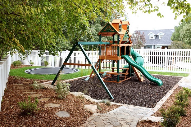 backyard-with-playground-landscaping-62_15 Двор с детска площадка озеленяване