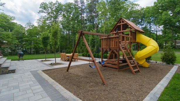 backyard-with-playground-landscaping-62_2 Двор с детска площадка озеленяване