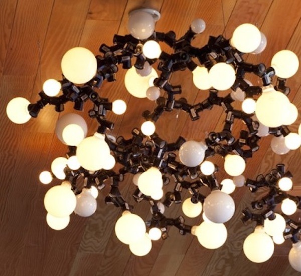 diy-light-bulb-chandelier-49_3 Направи Си Сам крушка полилей