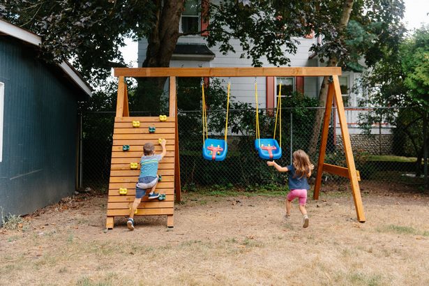 Направи Си Сам дървена детска площадка