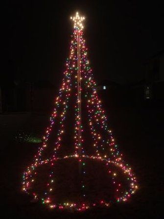 easy-outdoor-christmas-tree-lights-59 Лесно открито коледно дърво светлини