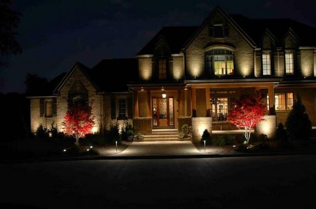 front-yard-spotlights-20_17 Прожектори в предния двор