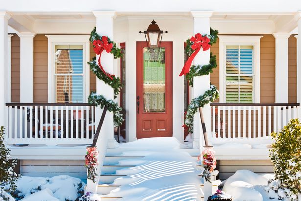 homes-decorated-for-christmas-outside-43_14 Къщи, декорирани за Коледа навън