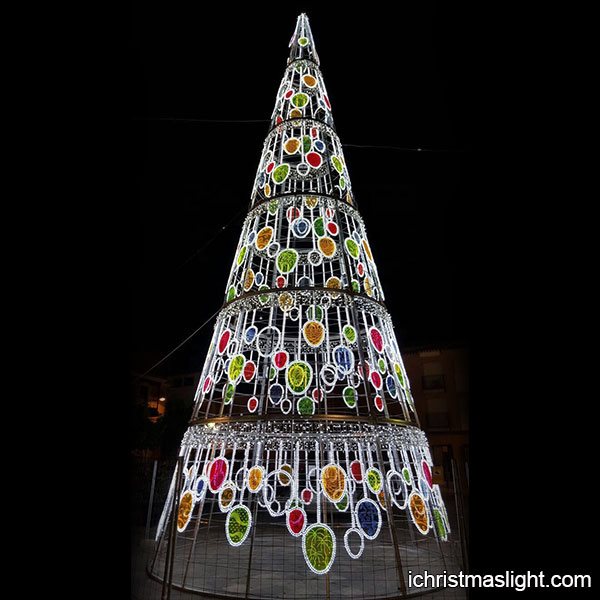 large-outdoor-xmas-tree-lights-59_4 Големи открит коледно дърво светлини