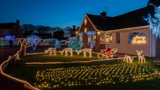 outdoor-roof-christmas-lights-91_12 Открит покрив коледни светлини