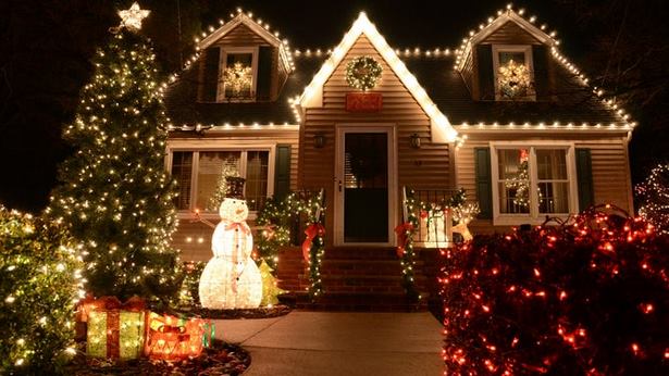 simple-christmas-lights-on-houses-90 Обикновени коледни светлини на къщите
