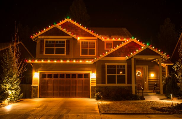 simple-christmas-lights-on-houses-90_4 Обикновени коледни светлини на къщите