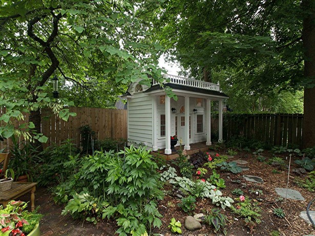 small-backyard-playhouse-72_15 Малка къщичка за игра в задния двор