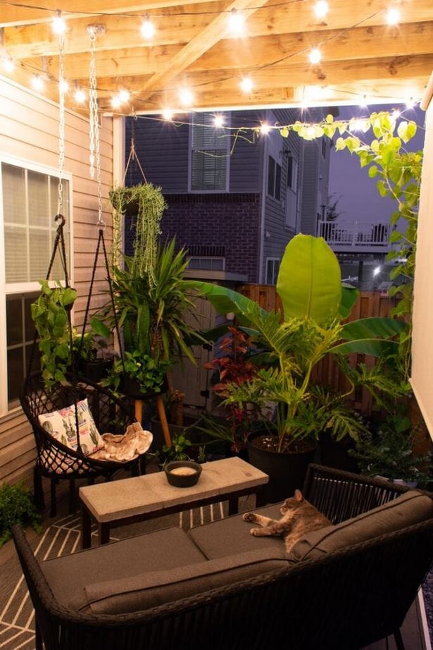 small-patio-string-lights-48_17 Малък вътрешен двор низ светлини