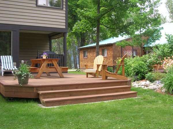 deck-designs-for-small-backyards-93_20 Дизайн на палуби за малки дворове