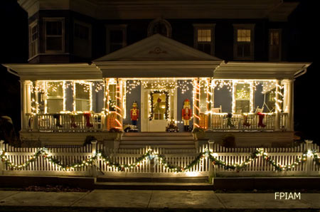 decorating-front-porch-for-christmas-66_20 Декориране на предната веранда за Коледа