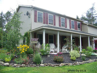 landscaping-ideas-for-front-yard-with-porch-78_14 Озеленяване идеи за преден двор с веранда