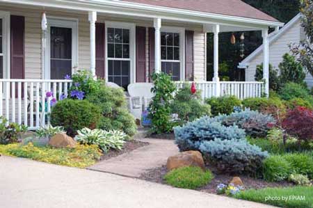 landscaping-ideas-for-front-yard-with-porch-78_18 Озеленяване идеи за преден двор с веранда