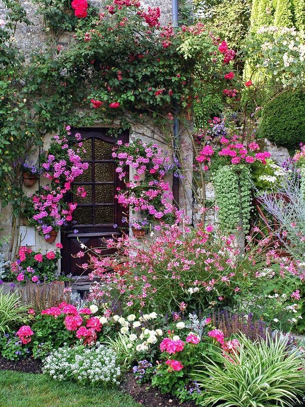 Красиви градини и къщи с цветя