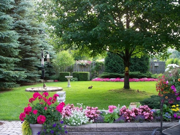 beautiful-yards-with-flowers-87_8 Красиви дворове с цветя