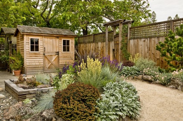make-small-backyard-look-bigger-65_16 Направете малкия двор да изглежда по-голям