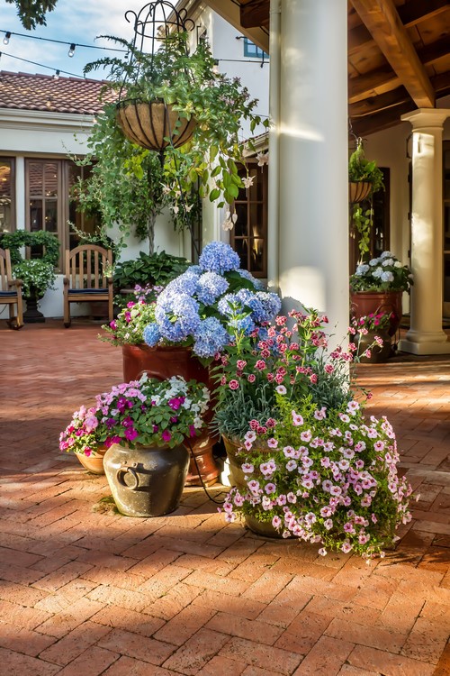 patio-decorating-ideas-with-flowers-86_16 Вътрешен двор декориране идеи с цветя