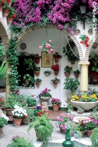 pictures-of-patios-with-flowers-13_13 Снимки на дворове с цветя
