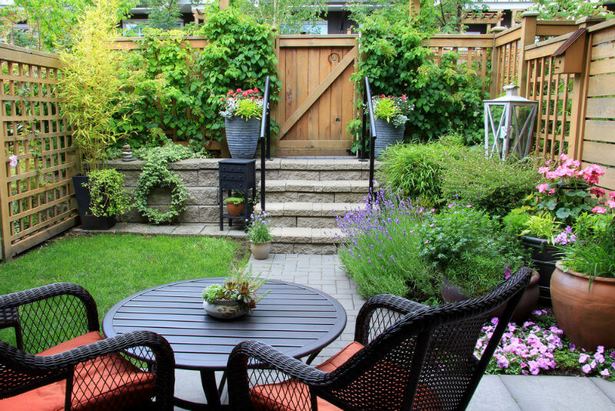 small-fenced-backyard-landscaping-39_10 Малък ограден двор озеленяване