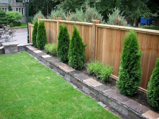 small-fenced-backyard-landscaping-39_18 Малък ограден двор озеленяване