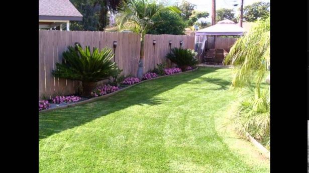small-fenced-backyard-landscaping-39_2 Малък ограден двор озеленяване