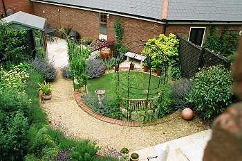 small-garden-design-examples-19_2 Примери за дизайн на малка градина