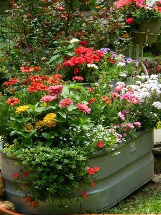 beautiful-garden-planters-88_9 Красиви градински саксии