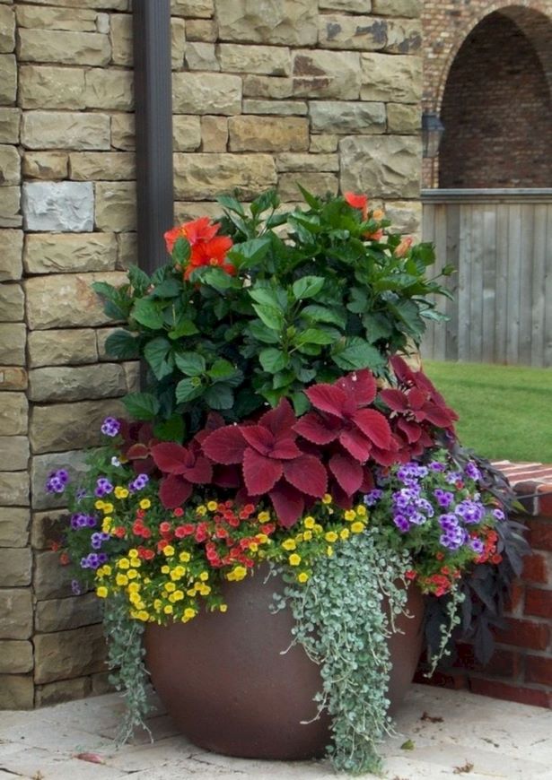 beautiful-outdoor-flower-containers-64_3 Красиви контейнери за цветя на открито