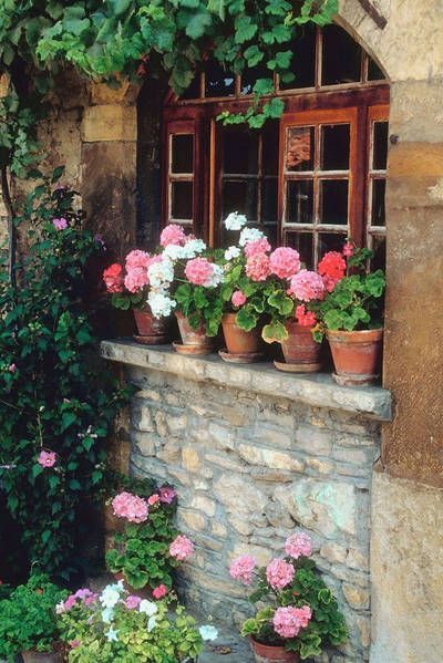 beautiful-outdoor-flower-pots-81_18 Красиви саксии за цветя на открито
