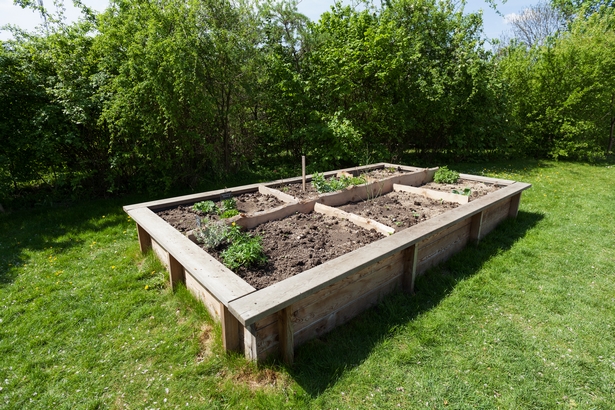 Създаване на повдигнато градинско легло за зеленчуци