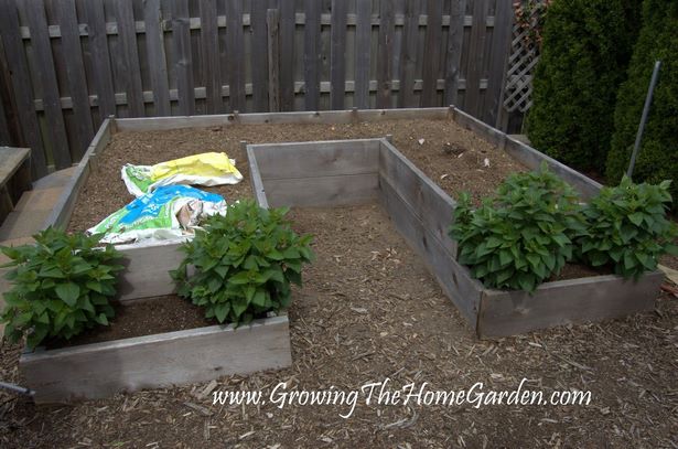 small-raised-bed-vegetable-garden-ideas-86_8 Малки повдигнати легло зеленчукова градина идеи