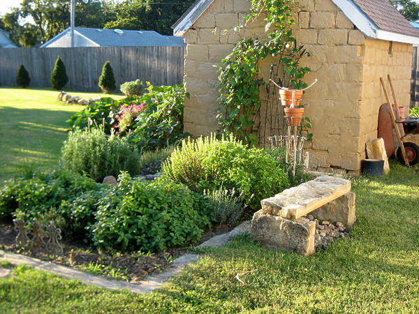 backyard-herb-garden-ideas-30_5 Градински идеи за градина с билки