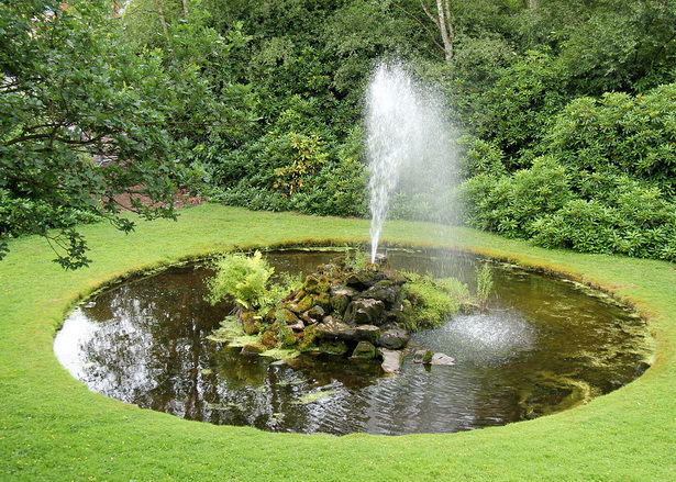 Двор езерце фонтани