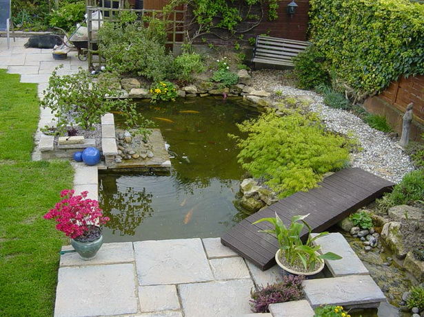 Градина с дизайн на езерце