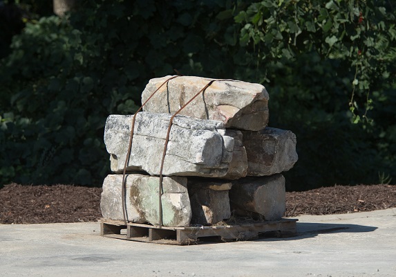 landscaping-with-large-stones-94_17 Озеленяване с големи камъни