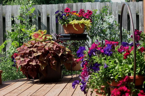 outdoor-patio-planter-ideas-96_3 Открит вътрешен двор плантатор идеи