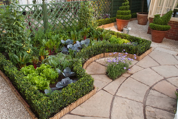 patio-vegetable-garden-02_10 Вътрешен двор зеленчукова градина
