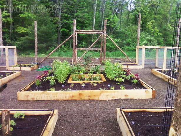 raised-vegetable-garden-ideas-38_8 Повдигнати зеленчукова градина идеи