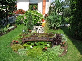 small-flower-garden-in-front-of-house-69_3 Малка цветна градина пред къщата