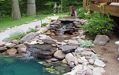 small-pond-waterfall-design-ideas-64_14 Малки езерце водопад дизайнерски идеи