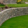 Идеи за озеленяване с каменни подпорни стени